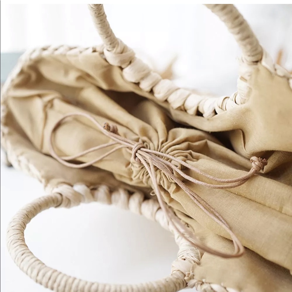 Straw Retro Knitted Handbag • Rattan Straw - Picture 3 of 7
